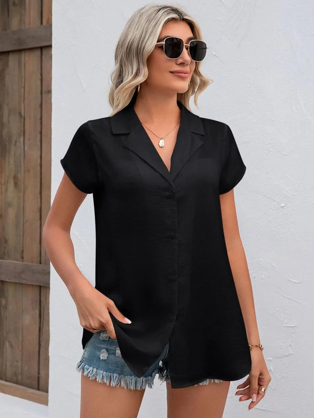 Chemise à col avec boutons et manches courtes