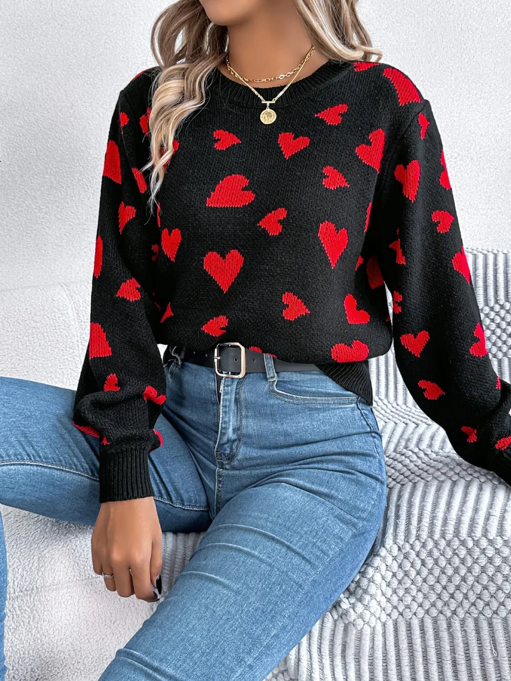 Pull Basique Chic à Col Rond avce details coeur 💫