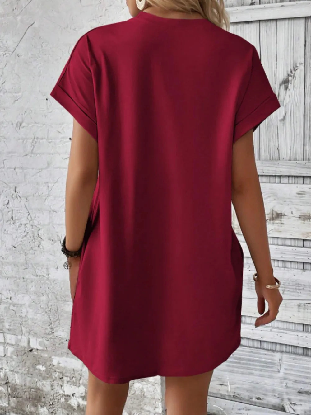 Robe à col et manches courtes avec poches