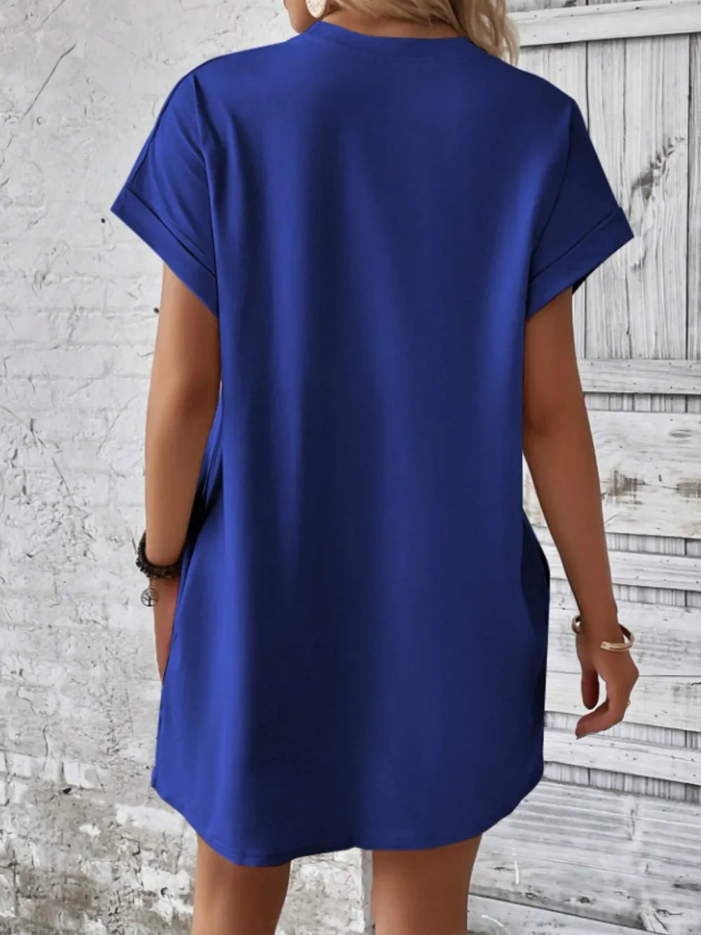 Robe à col et manches courtes avec poches