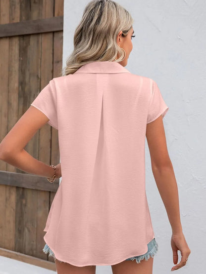 Chemise à col avec boutons et manches courtes
