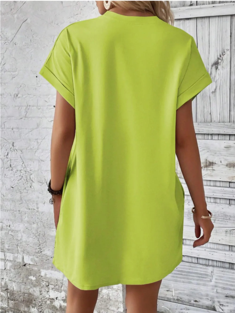 Robe à col et manches courtes avec poches