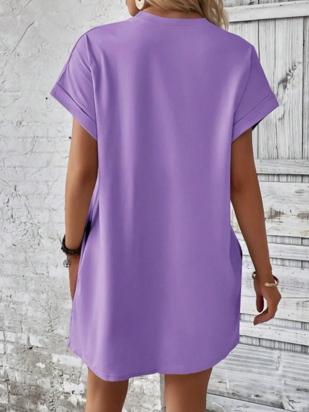 Robe à col et manches courtes avec poches