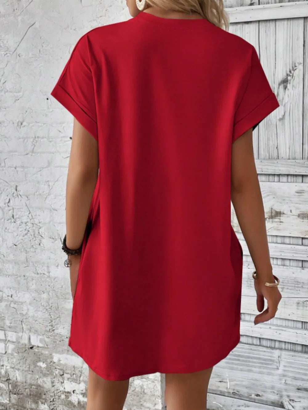 Robe à col et manches courtes avec poches