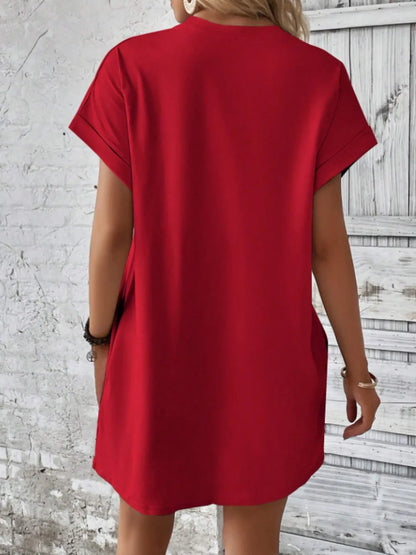 Robe à col et manches courtes avec poches